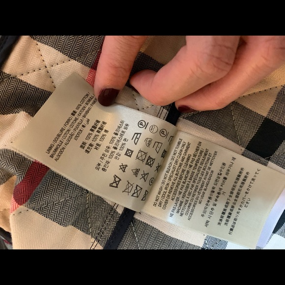 Authentic Burberry Quilted Jacket - Picture 7 of 11
